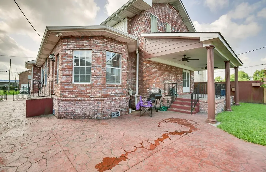 4 Mi To Bourbon St: Spacious Retreat W/ Wet Bar!-1